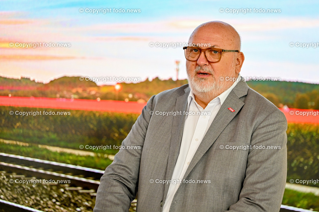 Festakt_ OeBB Gleisausbau_ Baustart_ 01.07.2024-56 | 01.07.2024, Hoersching, AUT, Festakt OeBB-anlaesslich des 4-gleisigen Ausbau des Abschnitt Linz - Marchtrenk, im Bild Andreas Mattae (Vorstandvorsitzender der OeBB)