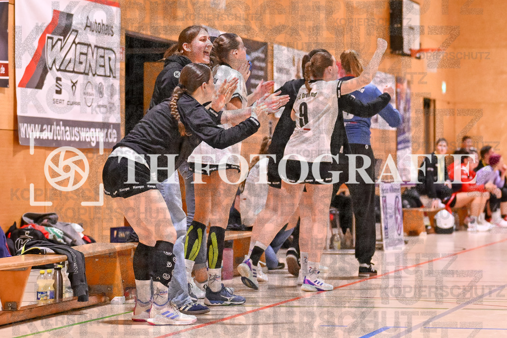 GER, SG Maulburg/Steinen - HSG Dreiland, Frauen-Handball, Oberliga Suedbaden, 3. Spieltag, Saison 2024/2025, 12.10.2024 | Jubel auf der Bank der HSG Dreiland u.a. mit Celina Bayer (HSG Dreiland, #09)GER, SG Maulburg/Steinen - HSG Dreiland, Frauen-Handball, Oberliga Suedbaden, 3. Spieltag, Saison 2024/2025, 12.10.2024Foto: TH Fotografie/Thomas Hess
