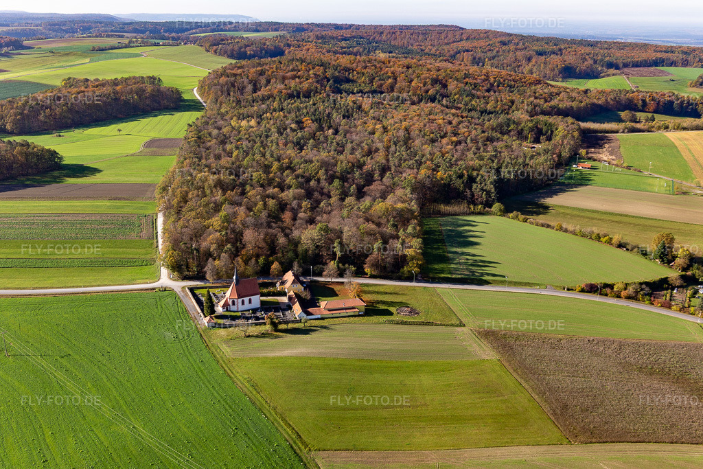 Luftbild: Kapelle St. Rochus im Ortsteil Buch in Ebrach im Bundesland Bayern in Deutschland. Foto: IMG_119557.jpg vom 26.10.2019 durch Werner Riehm/FLY-FOTO.de