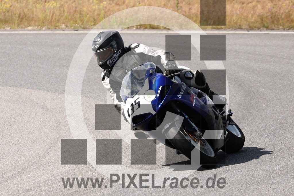 0135-20240706_04092 | Schöne Erinnerungen an spannende Momente - das festzuhalten ist unser Job. PIXELrace.de ist seit 2003 auf den Rennstrecken Europas unterwegs um die Action draußen beim Fahren und die wunderbare Stimmung imm Fahrerlager für euch einzufangen.