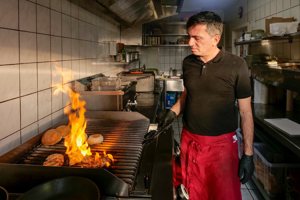 Jimmys | Hemmingen -  In Hemmingen hat vor wenigen Wochen Umut Yasar ein Burgerladen aufgemacht. Jimmys Burger gibt es auch in Gerlingen und Leonberg. - Realisiert mit Pictrs.com