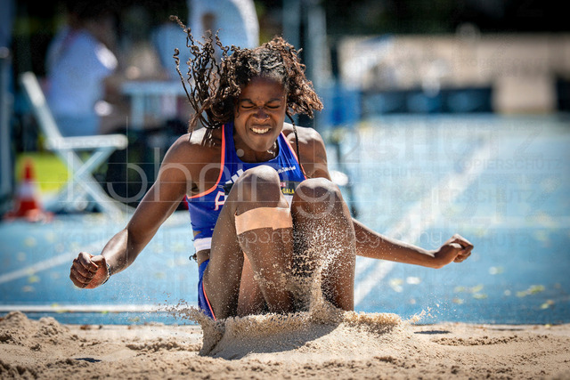 Juniorengala 2026; Mannheim, 13.06.2026 | MANNHEIM, GERMANY - JUNE 13, 2026 : Solveig Zola (FRA/France) competing in the women’s triple jump during the Juniorengala 2026 at Michael-Hoffmann-Stadion on June 13, 2026 in Mannheim, Germany.