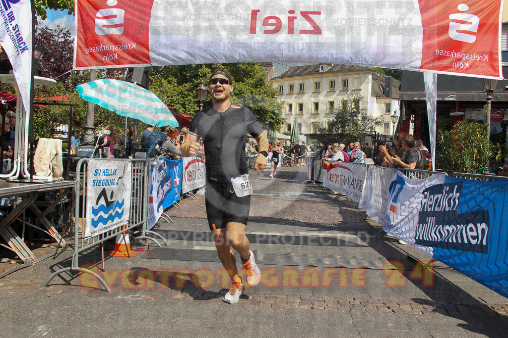 250824_1436_EV4_1986 | Sportfotografie im Rhein-Sieg Kreis, Köln, Bonn, NRW, Rheinland Pfalz, Hessen, etc. Unser Tätigkeitsfeld umfasst den Laufsport vom Volkslauf über den Marathon, Duathlon, Triathon bis zum Ultralauf wie Kölnpfad Ultra oder Schindertrail.