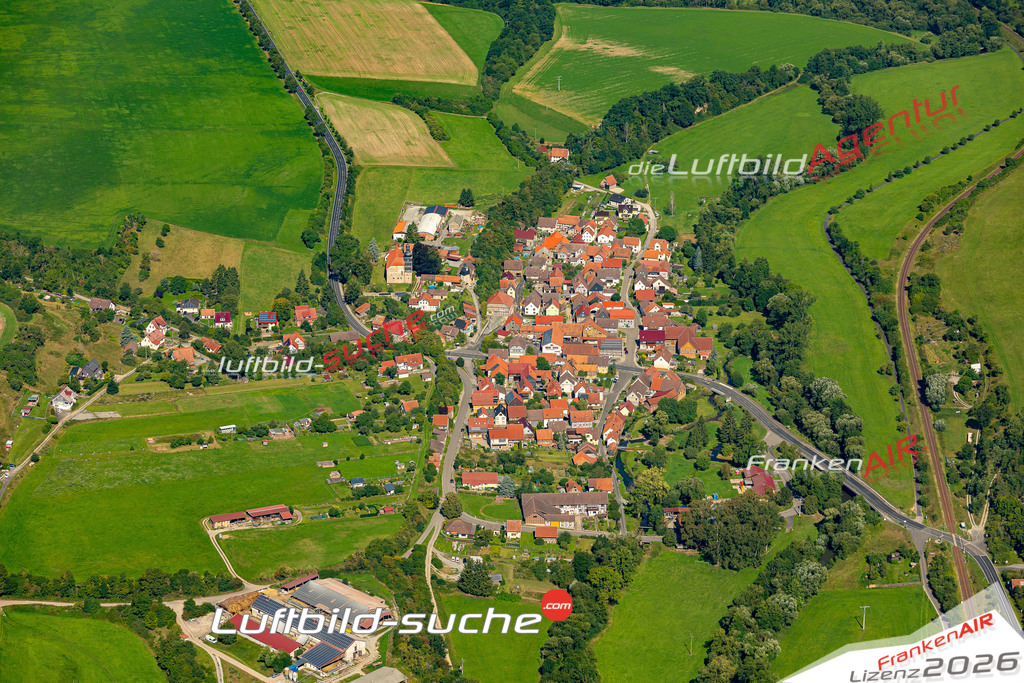 Luftbild der Stadt Leutersdorf - Die Luftaufnahme wurde 2025 vom UL-Flugzeug heraus erstellt ( keine Drohne ) - Hochauflösende Luftaufnahme - für professionelle Ausdrucke geeignet. Die Geschenkidee !Hier alle&nbsp;Infos zur Lizenzierung der LuftaufnahmeWir fliegen auch dieses Jahr wieder in Ihre Region um Luftbilder zu erstellen.- Luftbild anfragen
