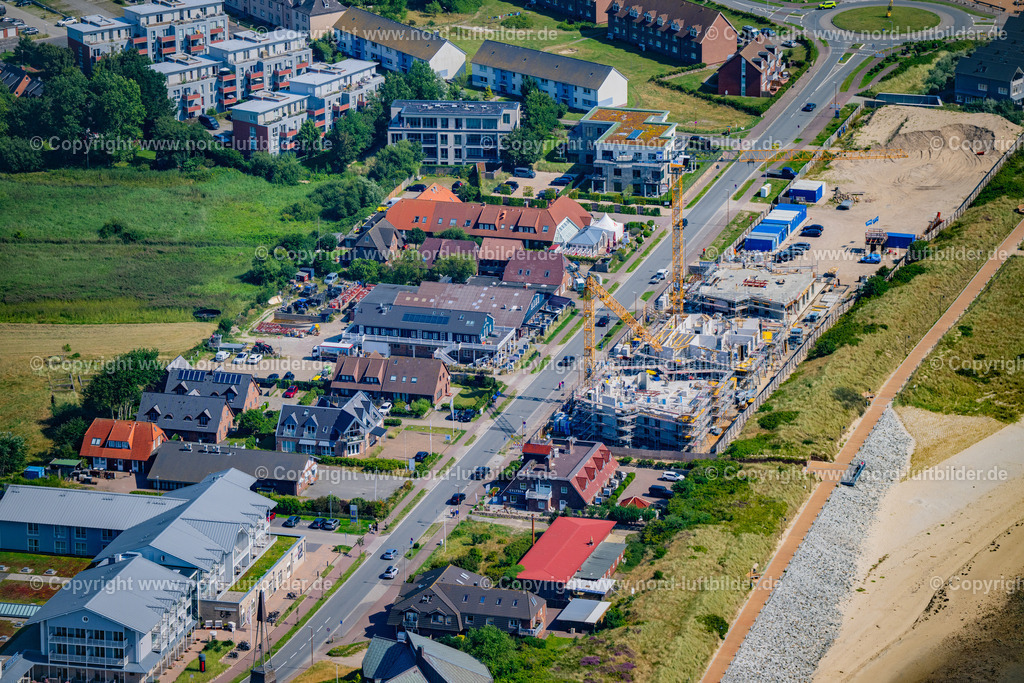 Sylt_List_Dittmeyers_Austern_Companie_Sylter_Royal_Restaurant_ELS_3600130825 | LIST AUF SYLT 13.08.2025 Baustelle zum Neubau eines Mehrfamilien- Wohnhauses " The Dunes " an der Hafenstraße, Oststrand Promenade in List auf Sylt im Bundesland Schleswig-Holstein, Deutschland. Weiterführende Informationen bei: AUG. PRIEN Bauunternehmung (GmbH & Co. KG),  AUG. PRIEN Immobilien  Gesellschaft für Projektentwicklung mbH,  Immobilienmanagement Nord GmbH,  Peter Peters Immobilien GmbH & Co. KG. // Construction site for the multi-family residential building " The Dunes " on street Hafenstrasse, Oststrand Promenade in List auf Sylt in the state Schleswig-Holstein, Germany. Further information at: AUG. PRIEN Bauunternehmung (GmbH & Co. KG),  AUG. PRIEN Immobilien  Gesellschaft fuer Projektentwicklung mbH,  Immobilienmanagement Nord GmbH,  Peter Peters Immobilien GmbH & Co. KG. Foto: Martin Elsen