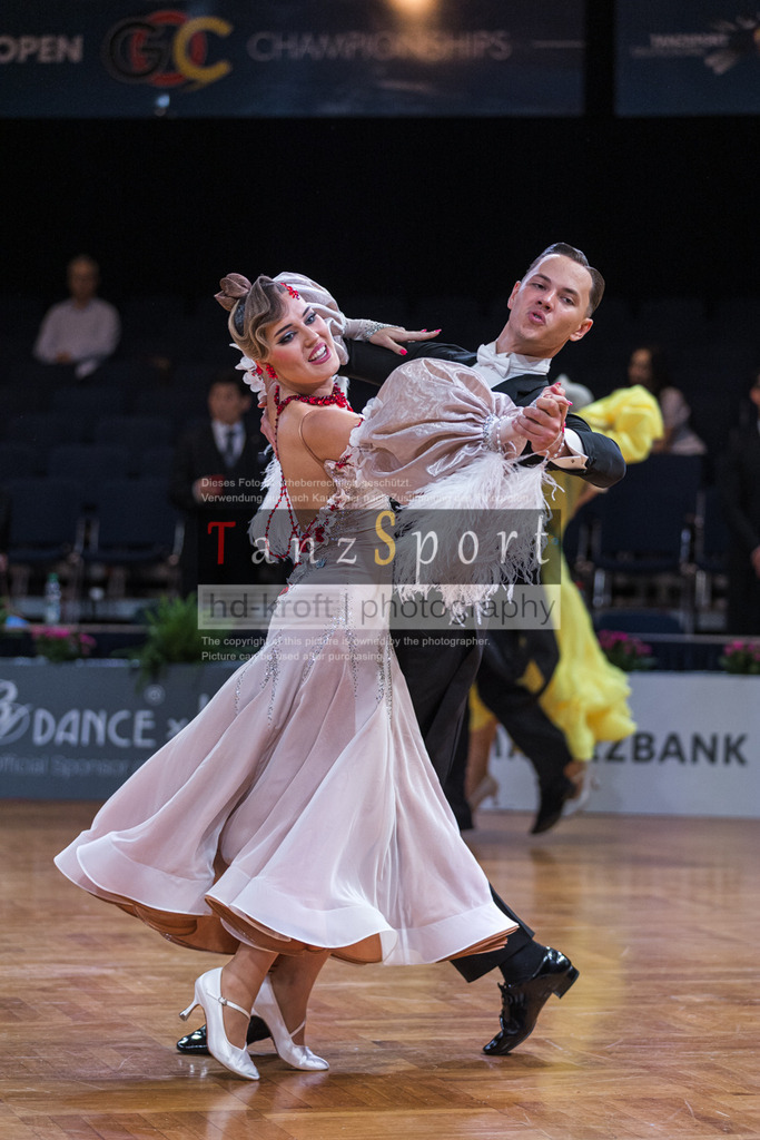 20250819_WDSF-Open-RS-Std_0652 | Tanzsportbilder, Standardtanz, Lateintanz, WDSF, DTV, LTVB, dancecomp, goc, hessen tanzt, blaues band der spree, walzer, tango, wiener walzer, slowfox, quickstepp, samba, rumba, cha-cha-cha, paso doble. jive, hd-kroft photography, turniertanzsport