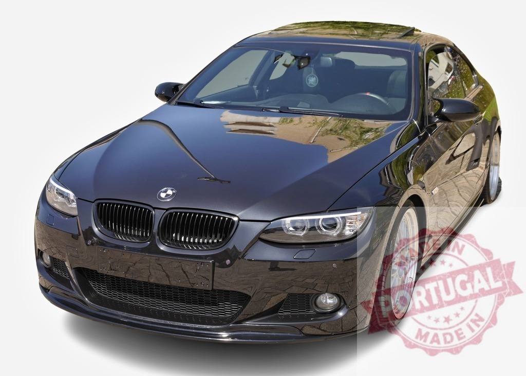 BMW 3 series coupe reflecting building on its polished hood | Shiny black BMW parked and reflecting a building on its polished hood - Realisiert mit Pictrs.com