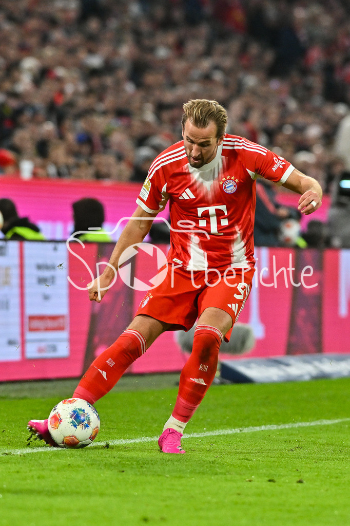 FC Bayern München - Borussia Dortmund | MUNICH, GERMANY - with ball Harry KANE (FC Bayern Munich 9) during the bundesliga match between FC Bayern Munich vs. Borussia Dortmund on matchday 7 at Allianz Arena on October 18, 2025 in Munich, Germany / DFL REGULATIONS PROHIBIT ANY USE OF PHOTOGRAPHS AS IMAGE SEQUENCES AND/OR QUASI-VIDEO