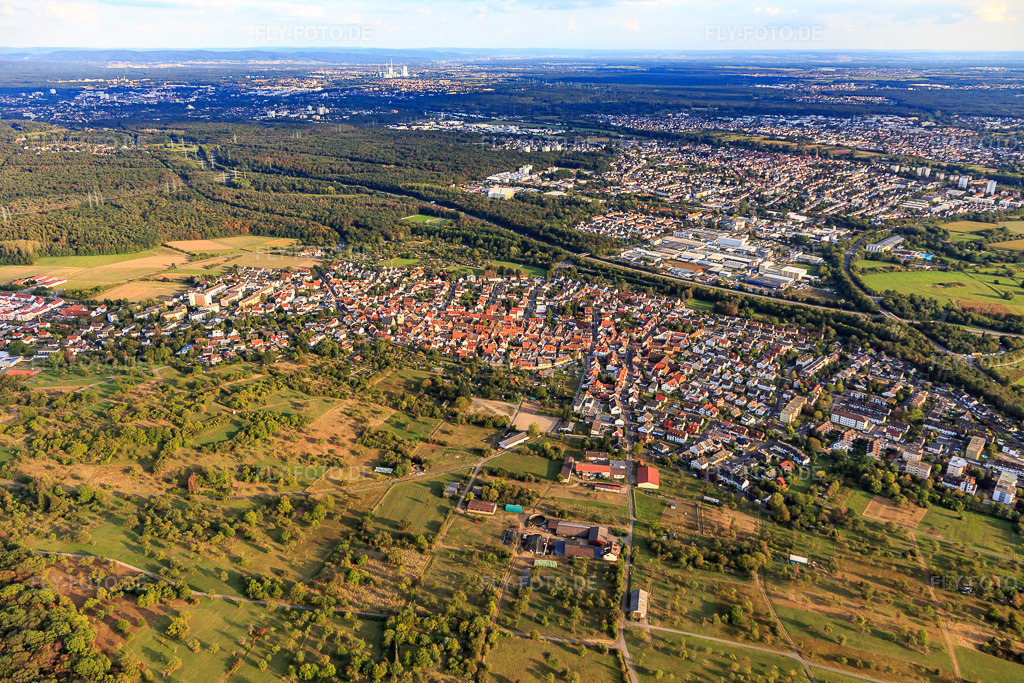 Luftbild: Ortsansicht aus Norden im Ortsteil Hochstadt in Maintal im Bundesland Hessen in Deutschland. Foto: IMG_117508.jpg vom 10.09.2019 durch Werner Riehm/FLY-FOTO.de