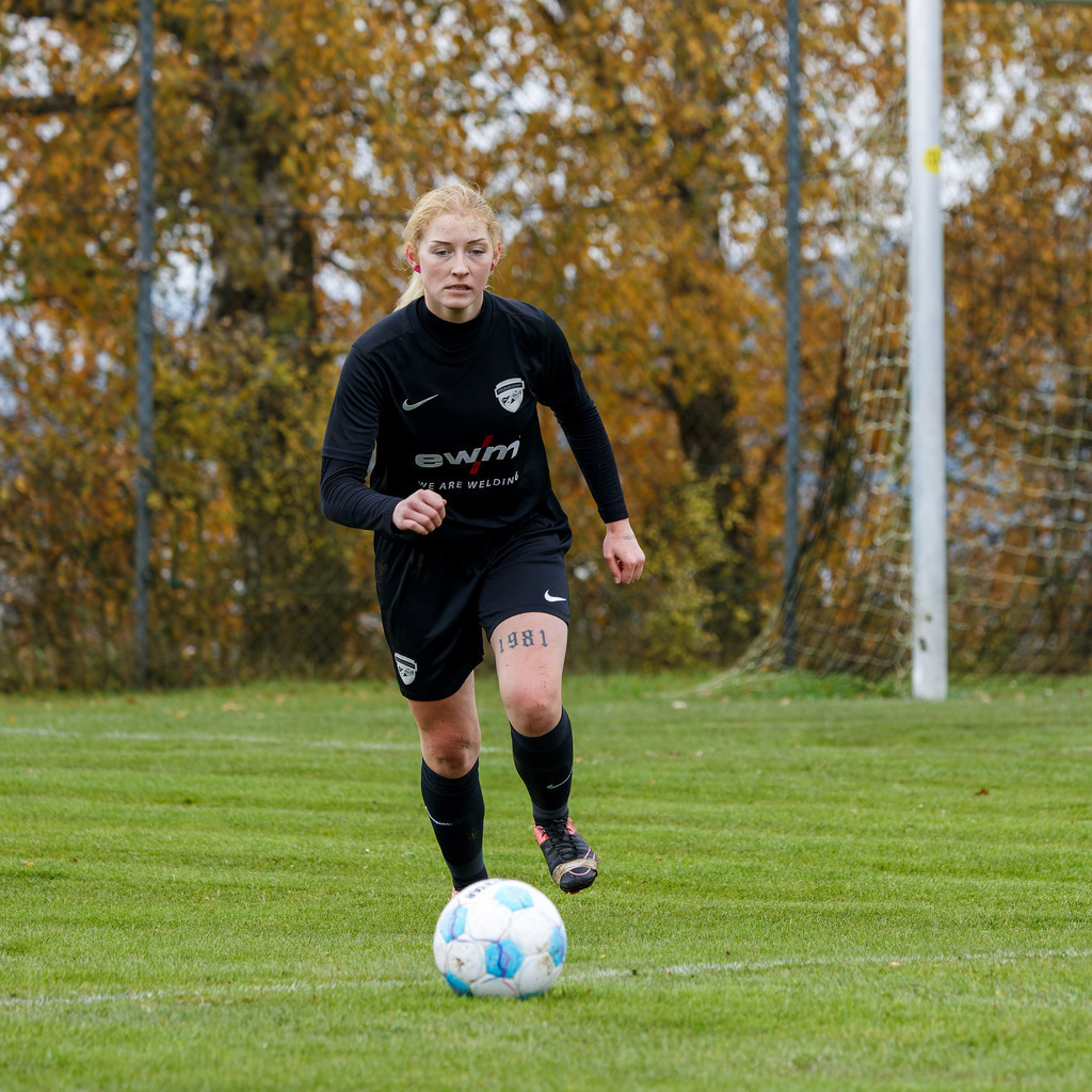 HOHFCH_251109_6527 | 1.FC Heidenheim 1846 II vs. GAST, Fußball, Frauen, Bezirksliga, 2025/2026, X. Spieltag, 03.10.2025 in Heidenheim, Kunstrasen b. Voith-Arena West(Foto: Michael Bulling) - Realisiert mit Pictrs.com