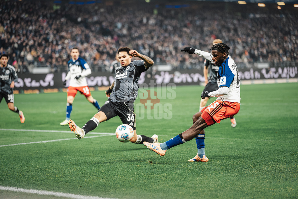 Fußball | Männer | Saison 2025/2026 | 1. Fußball-Bundesliga | 15. Spieltag | Hamburger SV vs. Eintracht Frankfurt | 20.12.2025 | Torschuss von Fabio Balde (#45, HSV)