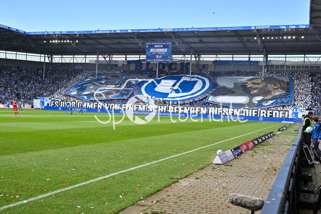1. FC Magdeburg - Fortuna Düsseldorf | Die Fans der Hausherren haben zu Spielbeginn eine Choreographie vorbereitet / Ultras / Choreo / 2. Bundesliga: 1. FC Magdeburg - Fortuna Duesseldorf, Avnet-Arena am 18.05.2025 / DFL REGULATIONS PROHIBIT ANY USE OF PHOTOGRAPHS AS IMAGE SEQUENCES AND/OR QUASI-VIDEO