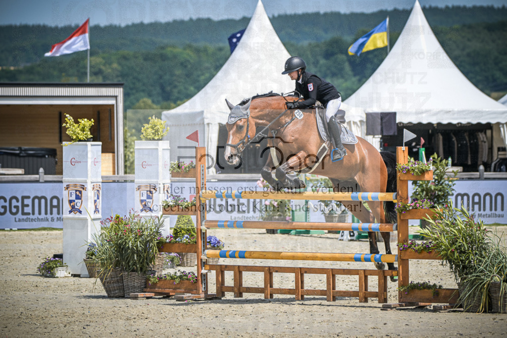 DOS_3225 | Entdecke hochwertige Reitturnierfotos von Foto Oger. Professionell, emotional und authentisch – jetzt Lieblingsmomente im Shop bestellen.Deutschlandweite Turnierfotografie. - Realisiert mit Pictrs.com