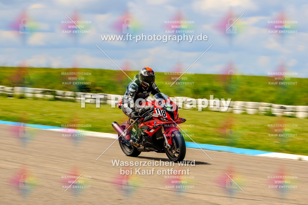 MotoTeam-0629 | Hier findet Ihr Bilder von Touristenfahrten auf der Nürburgring Nordschleife oder von anderen Veranstaltungen die ich besucht habe. Viel Spass beim Durch Schauen 