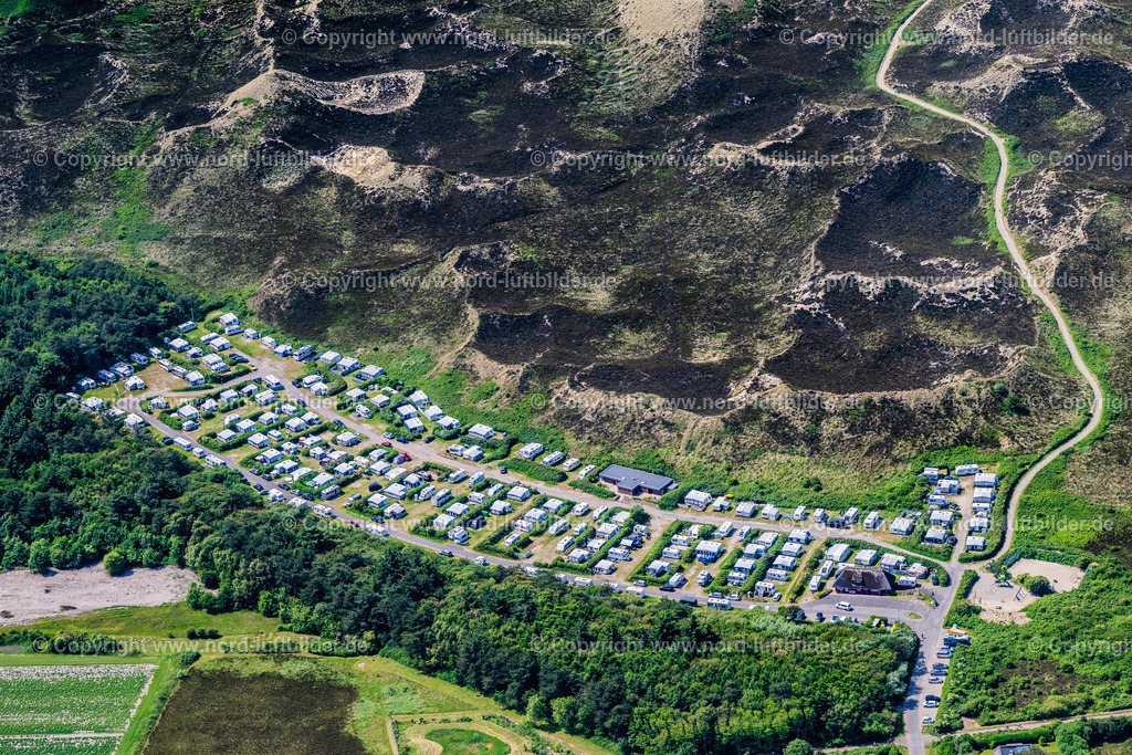 Sylt_Kampen_Campingplatz_ELS_5332130625 | KAMPEN (SYLT) 13.06.2025 Wohnwagen und Zelte- Campingplatz - und Zeltplatz in Kampen (Sylt) auf der Insel Sylt im Bundesland Schleswig-Holstein, Deutschland. Weiterführende Informationen bei: Campingplatz Kampen. // Camping with caravans and tents in Kampen (Sylt) at the island Sylt in the state Schleswig-Holstein, Germany. Further information at: Campingplatz Kampen. Foto: Martin Elsen