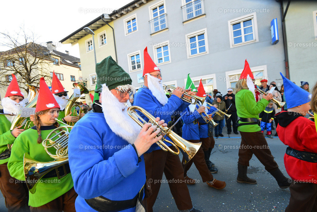 news-2023-Feb16-Unsinniger_Fasching_Reutte-nik-WTV_7388 | Info aus dem Bezirk Reutte/Ausserfern Tirol sowie eine umfangreiche Bilddatenbank über die gesamte Region: Lechtal, Talkessel Reutte, Tannheimertal, Zwischentoren. Lech, Plansee, Zugspitze, Grenztunnel, B179, Fernpassstraße, Verkehr, Lawinen, Tradition, - Realisiert mit Pictrs.com