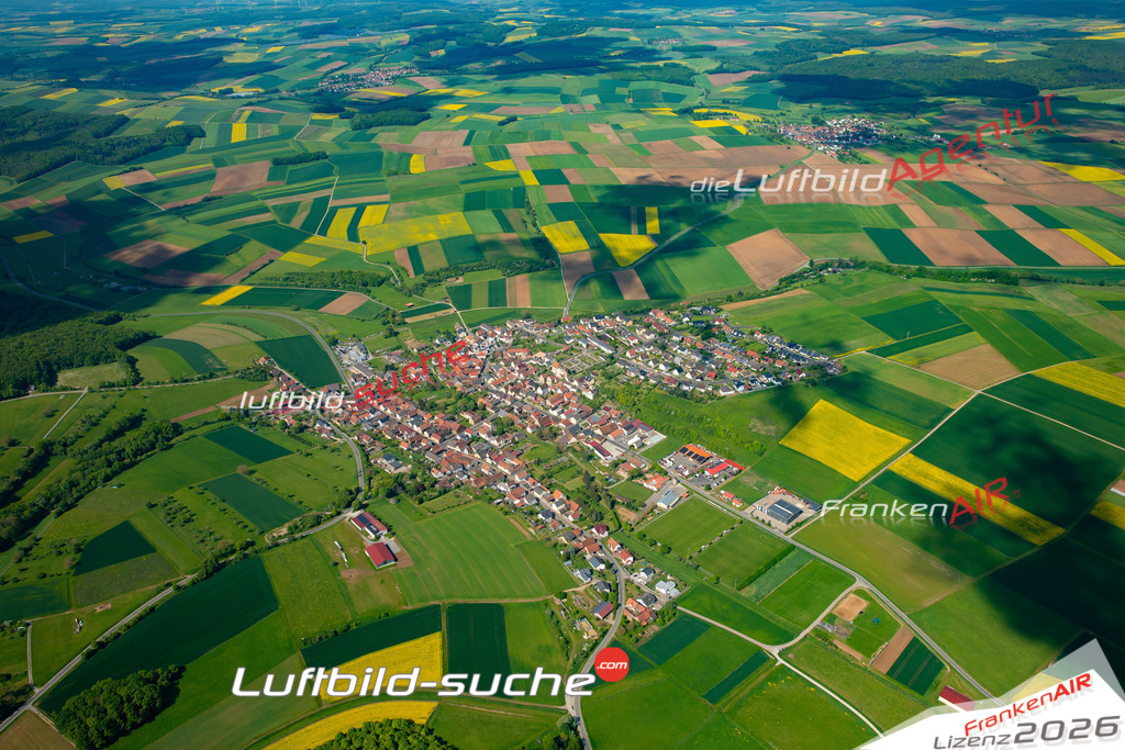 Das Luftbild zeigt : Schwebenried Arnstein - Die Luftaufnahme wurde 2024 vom UL-Flugzeug aus erstellt ( keine Drohne ) - Hochauflösende Luftaufnahme - Für grossformatige Ausdrucke geeignet. Die Geschenkidee !Mit Lizenz und Bildrechte bestellbar