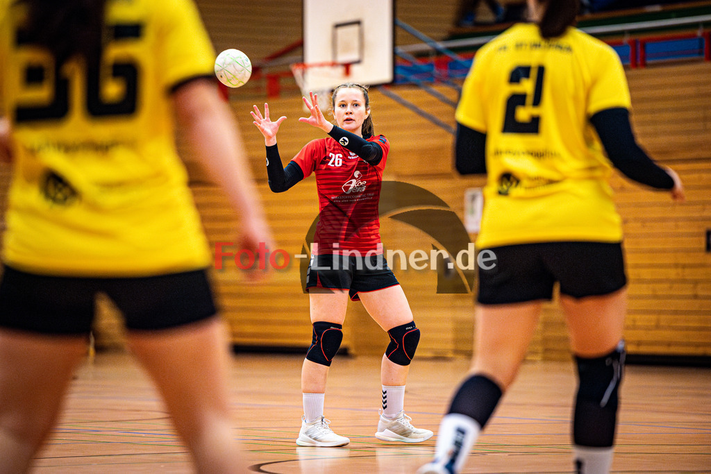 TSV Weiheim gegen TSV Ottobeuren | Bezirksoberliga Handball Frauen 2024/25, TSV Weiheim gegen TSV Ottobeuren, 20250118,Chiara PADBERG (TSV Weilheim 26) in Aktion,2025-01-18 in Weilheim (Jahnhalle)Chiara PADBERG (TSV Weilheim 26)Copyright: WolfgangxLindner foto-lindner.de