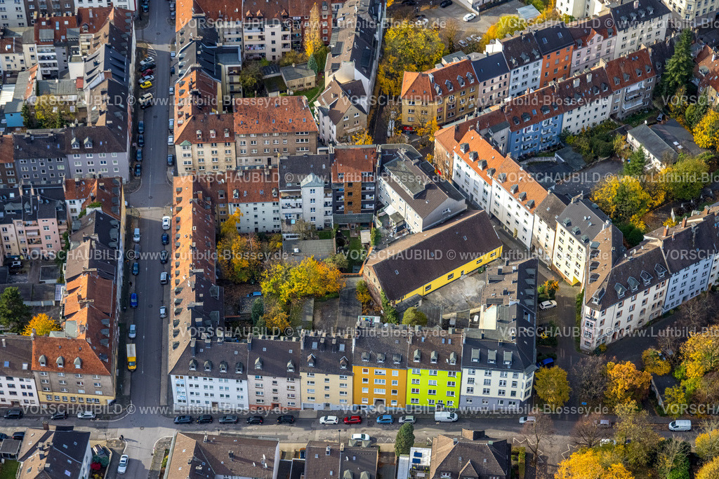 Hagen251102599 | Luftbild, Wohnsiedlung Mehr Familien Reihenhäuser und gelbes Wohnhaus Düppelstraße, herbstliche Bäume, Altenhagen, Hagen, Ruhrgebiet, Nordrhein-Westfalen, Deutschland