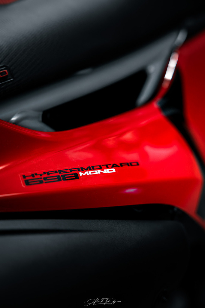 Hypermotard 698 Mono | Entdecken Sie die faszinierende Welt von Alexander Tschuncky Arts: Kreative Fotografie, atemberaubende Automobilkunst und hochwertiger Bilderdruck. Lassen Sie sich inspirieren! - Realisiert mit Pictrs.com