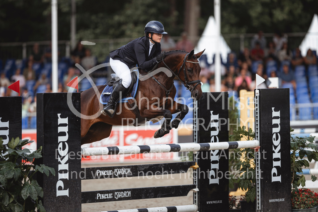 240906_BuCha_Pony-L-6j-222 | Deine schönsten Turniermomente als professionelle Fotos! Entdecke hochwertige Pferdesport-Fotografie im Online-Shop. Jetzt Fotos finden & bestellen!