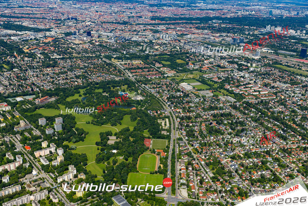 Aktuelles Luftbild von Berg am Laim Ost München - Die Luftaufnahme wurde 2022 mittels UL-Flugzeug erstellt ( keine Drohne ) - hochauflösende Kamera-Systeme von  Canon -Beste Qualität - Für grossformatige Ausdrucke geeignet. Die Geschenkidee !