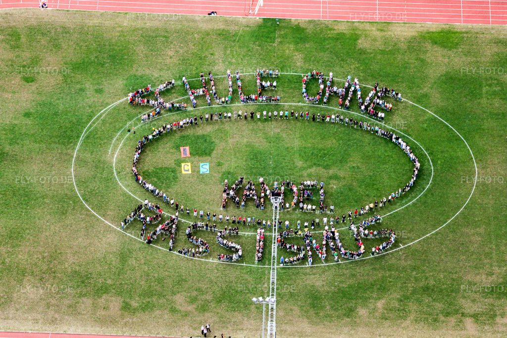Luftbild: Schüler-Demonstration der IGS 