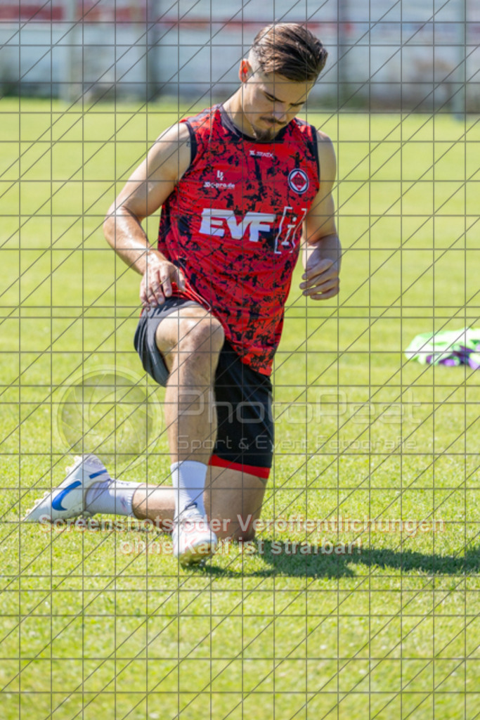 20250629_110505_1465 | #,1.Göppinger SV, Fussball, Oberliga BW - Trainingsauftakt, Saison 2025/2026, Rasensportplatz Stadion SV Göppingen, Hohenstaufenstr. 116, 73033 Göppingen, 29.06.2025 - 10:30 Uhr,Foto: PhotoPeet-Sportfotografie/Peter Harich