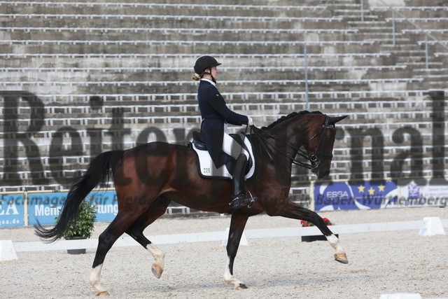 Marbach_2023_Prfg.Nr.09_DressurKl.S_7-10jähr._Pferde_Lisa Buchhold_Zaza S (2) | Alle Fotos der Reiterjournal Fotografin Doris Matthaes im Reiterjournal Online-Fotoshop. - Realisiert mit Pictrs.com