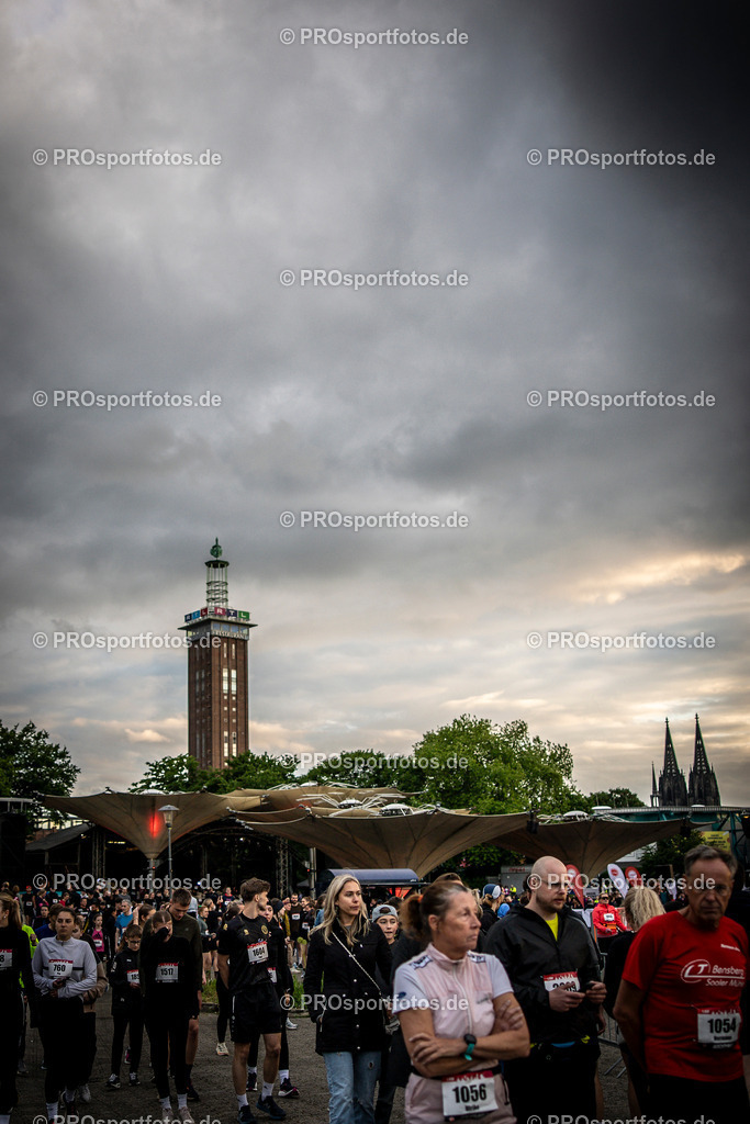 22. ASV Nachtlauf; Koeln, 28.05.25 | Impressionen vom 22. ASV Nachtlauf am 28.05.25 am Tanzbrunnen in Koeln. Foto: BEAUTIFUL SPORTS/Axel Kohring