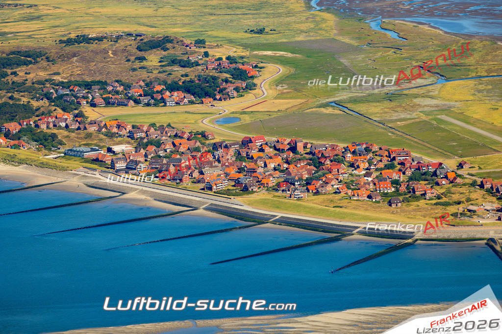 Aktuelles Luftbild von  Baltrum - Die Luftaufnahme wurde 2022 mittels UL-Flugzeug erstellt ( keine Drohne ) - hochauflösende Kamera-Systeme von  Canon -Beste Qualität - Für grossformatige Ausdrucke geeignet. Die Geschenkidee !