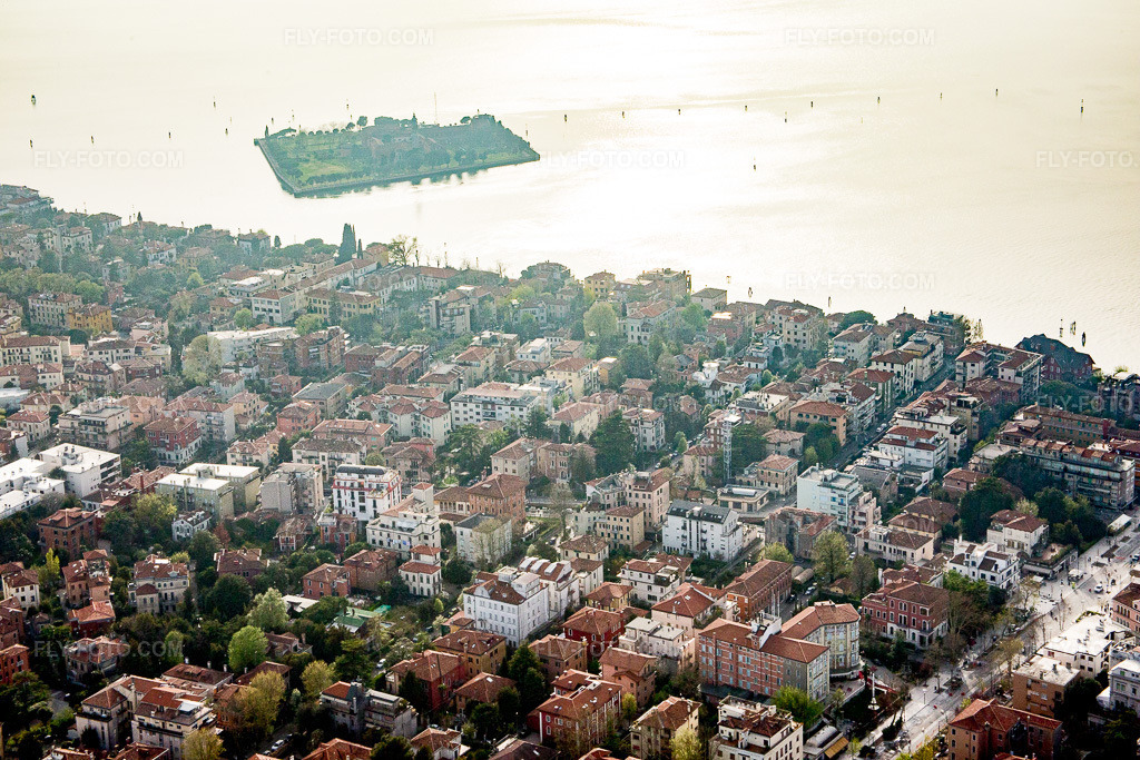 Aerial view: View of the town in San Nicolò di Lido in the state Veneto, Italy.Photo: IMG_087516.jpg taken on 04/06/2016 by Werner Riehm/FLY-FOTO.comResolution of the original: 5472 x 3648 px