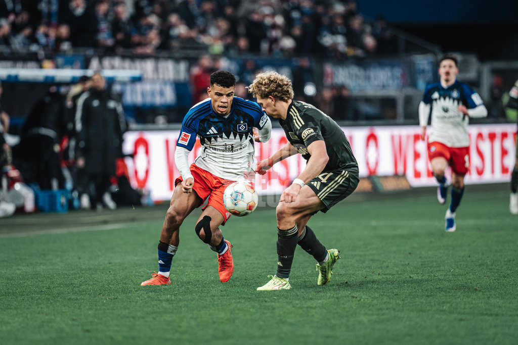 Fußball | Männer | Saison 2025/2026 | 1. Fußball-Bundesliga | 22. Spieltag | Hamburger SV vs. 1. FC Union Berlin | 14.02.2026 | v.l. Ransford-Yeboah Königsdörffer (#11, HSV) gegen Leopold Querfeld (#14, 1. FC Union Berlin)