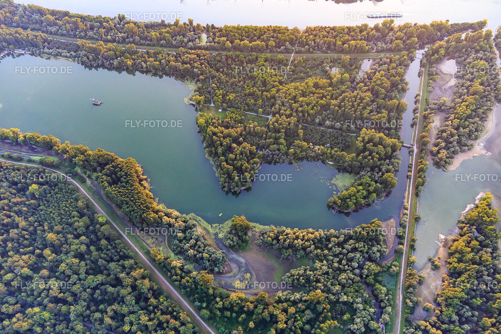 Baggerseen Schmugglermeer am Pfinz-Entlastungskanal | Luftbild: Baggerseen Schmugglermeer am Pfinz-Entlastungskanal im Ortsteil Leopoldshafen in Eggenstein-Leopoldshafen im Bundesland Baden-Württemberg in Deutschland. Foto: IMG_109236.jpg vom 25.07.2018 durch Werner Riehm/FLY-FOTO.de - Realisiert mit Pictrs.com