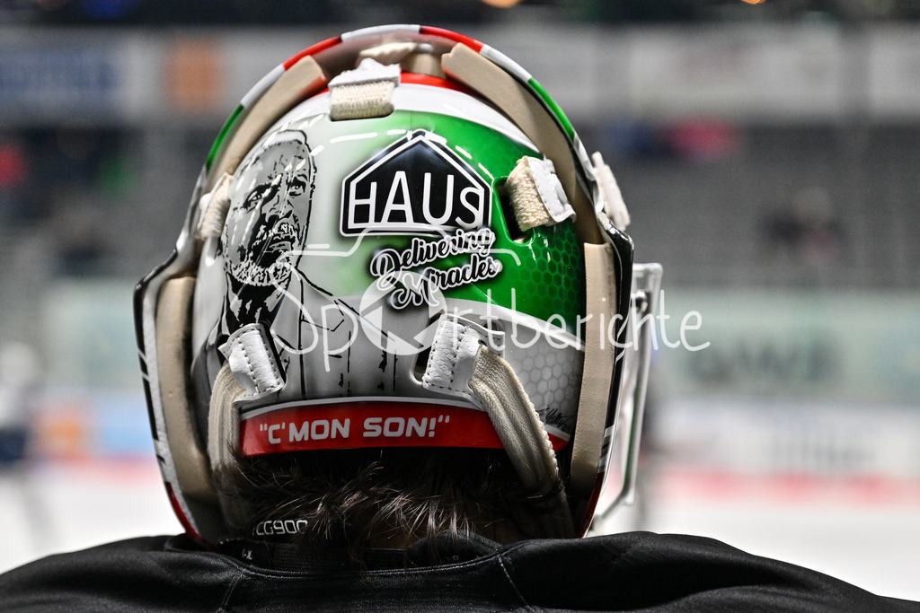 Augsburger Panther - Iserlohn Roosters | Die Maske von Panther Goalie Strauss MANN (Augsburger Panther #38) / DEL: Augsburger Panther - Iserlohn Roosters, Curt Frenzel Stadion am 17.11.2024