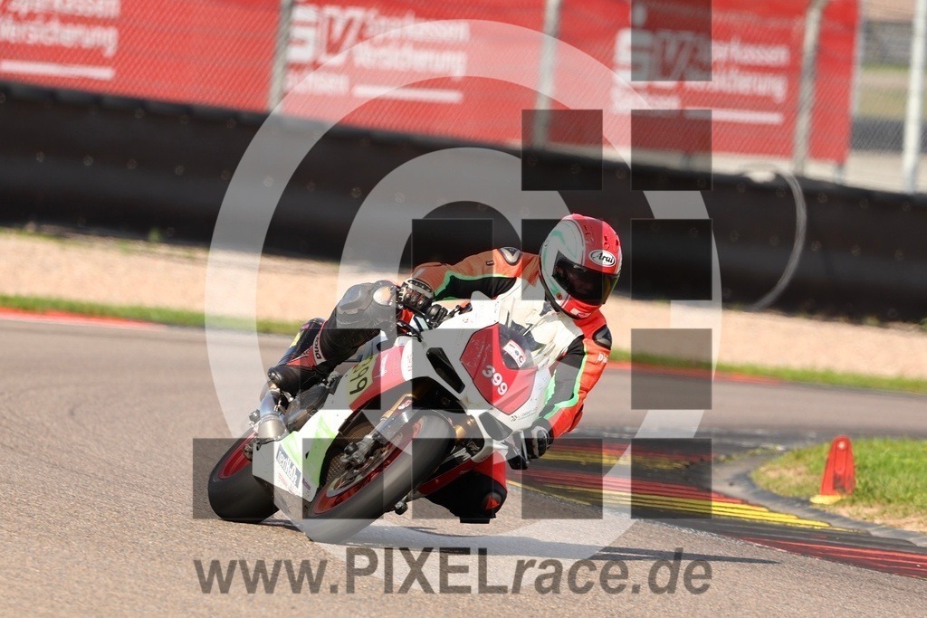 0399-20240923_11690 | Schöne Erinnerungen an spannende Momente - das festzuhalten ist unser Job. PIXELrace.de ist seit 2003 auf den Rennstrecken Europas unterwegs um die Action draußen beim Fahren und die wunderbare Stimmung imm Fahrerlager für euch einzufangen.