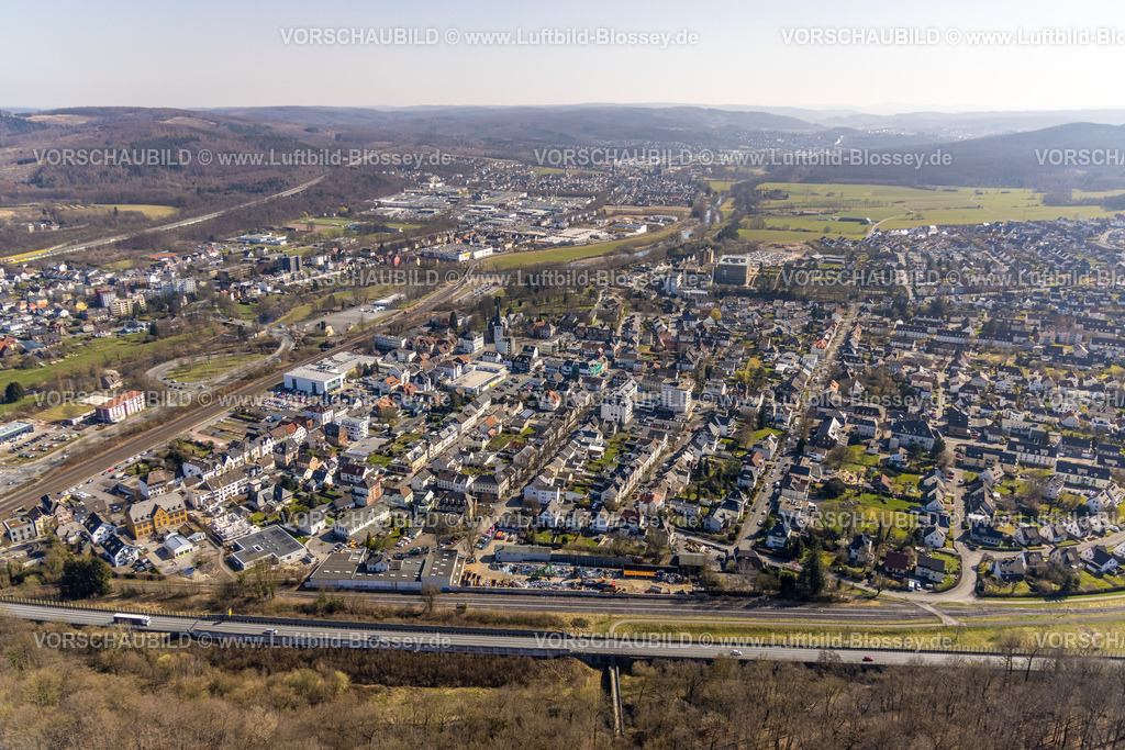 Arnsberg220301963Neheim | Luftbild, Ortsansicht Hüsten mit Klinikum Hochsauerland und St.-Petri-Kirche in Hüsten, Arnsberg, Sauerland, Nordrhein-Westfalen, Deutschland