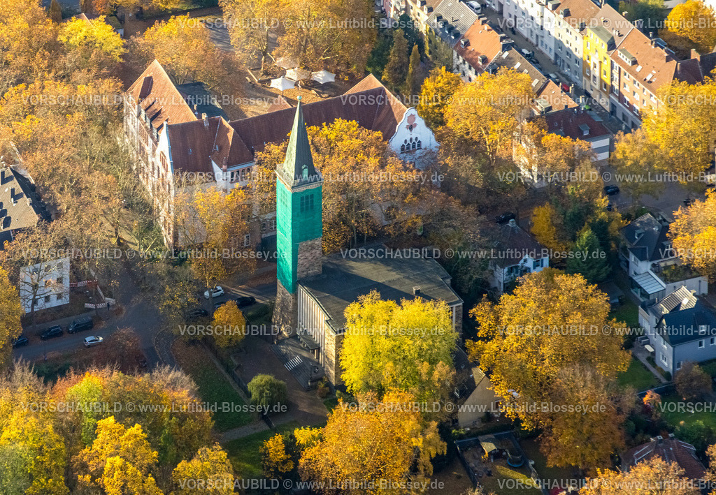 Gelsenkirchen251102972-2 | Luftbild, evang. Pauluskirche mit verkleidetem Kirchturm, herbstliche Bäume, Bulmke-Hüllen, Gelsenkirchen, Ruhrgebiet, Nordrhein-Westfalen, Deutschland