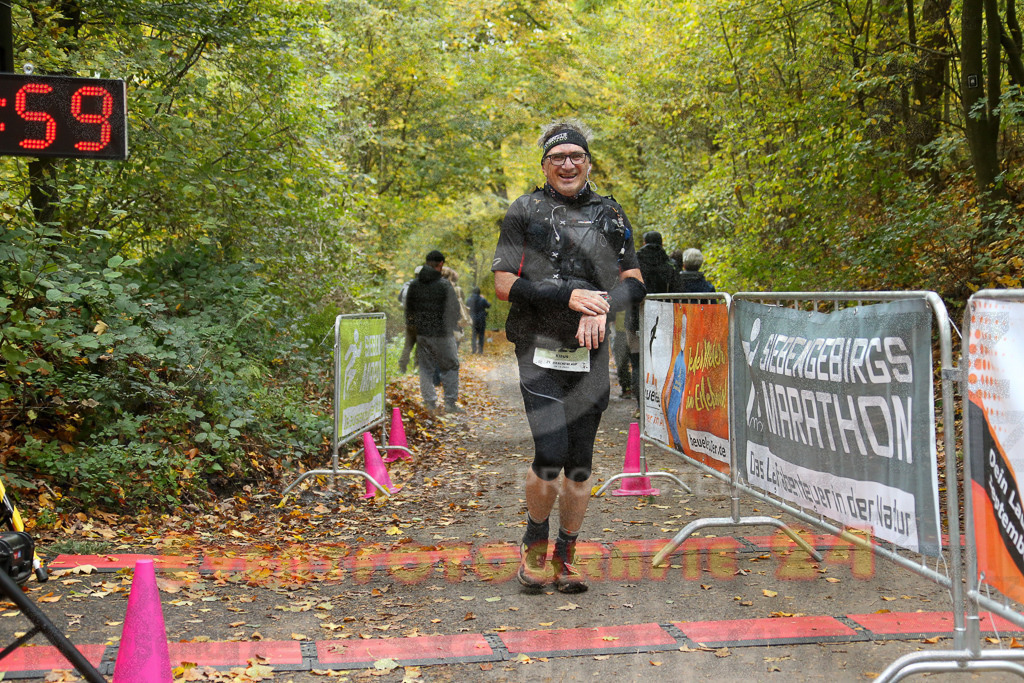 251026_1335_EX1_3703 | Sportfotografie im Rhein-Sieg Kreis, Köln, Bonn, NRW, Rheinland Pfalz, Hessen, etc. Unser Tätigkeitsfeld umfasst den Laufsport vom Volkslauf über den Marathon, Duathlon, Triathon bis zum Ultralauf wie Kölnpfad Ultra oder Schindertrail.