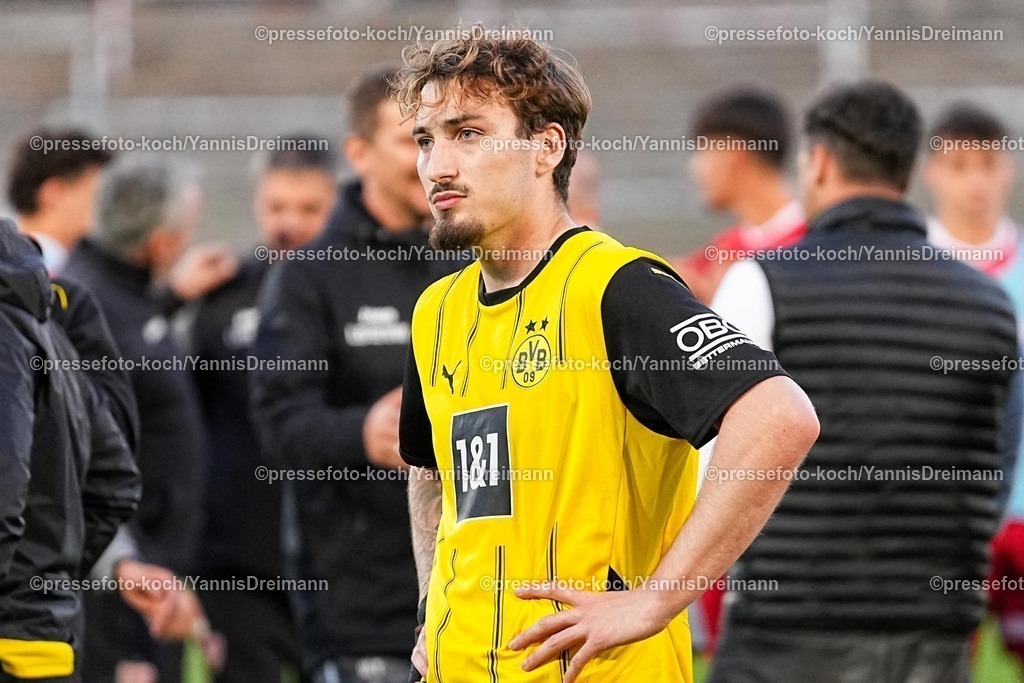 xYDR09052501099 | 09.05.2025, xydrx, Fußball, Borussia Dortmund II - VFB Stuttgart II, 3.Liga, Stadion Rote Erde, Saison 2024 2025: Tony Reitz (Borussia Dortmund II #36)enttäuscht nach der 1:0 Niederlage DFB regulations prohibit any use of photographs as image sequences and or quasi-video.