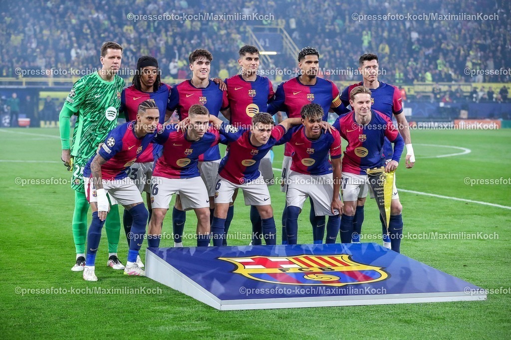 UCL1504251038 | 15.04.2025, Fußball, UEFA Champions League, Borussia Dortmund - FC Barcelona, BVB Stadion, Viertelfinale, Saison 2024 2025: Startelf Mannschaftsaufstellung Mannschaftsfoto Goalkeeper Wojciech Szczesny FC Barcelona, Barca 25), Jules Koundev (FC Barcelona, 23), Gerard Martin (FC Barcelona, 35), Pau Cubarsi (FC Barcelona, 2), Ronald Araujo (FC Barcelona, 4), Robert Lewandowski (FC Barcelona, 9), Unten v.l.n.r. Raphinha (FC Barcelona, 11), Fermin Lopez (FC Barcelona, 16), Gavi (FC Barcelona, 6), Lamine Yamal (FC Barcelona, 19), Frenkie de Jong (FC Barcelona, 21) Regulations prohibit any use of photographs as image sequences and or quasi-video.