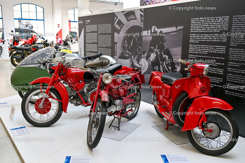 Italien_ Toskana_ Provinz Pisa_ Pontedera_ Vespa_ 29.05.2024-84 | 29.05.2024, Italien, ITA, Toskana, Pontedera im Bild Piaggio, Vespa, Museum

Piaggio ist ein italienischer Fahrzeughersteller mit Sitz in Pontedera. Das Unternehmen produziert verschiedene Mofas und Motorroller, unter anderem die Vespa, das Lastendreirad Ape sowie den Kleintransporter Porter. Zum Konzern gehören auch die Motorradmarken Aprilia, Derbi, Gilera, Laverda und Moto Guzzi. 
Quelle: Wikipedia