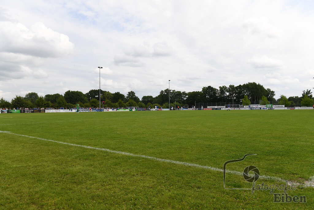 1. FC Nordenham-SV GOTANO | Kreispokal Finale Jade-Weser-Hunte 1. Mannschaften; 1.FC Nordenham (weiß)-SV GOTANO (blau) am 15.06.2025 in Rastede (Sportanlage Köttersweg), Photo: Philip Eiben 2025 - Realisiert mit Pictrs.com