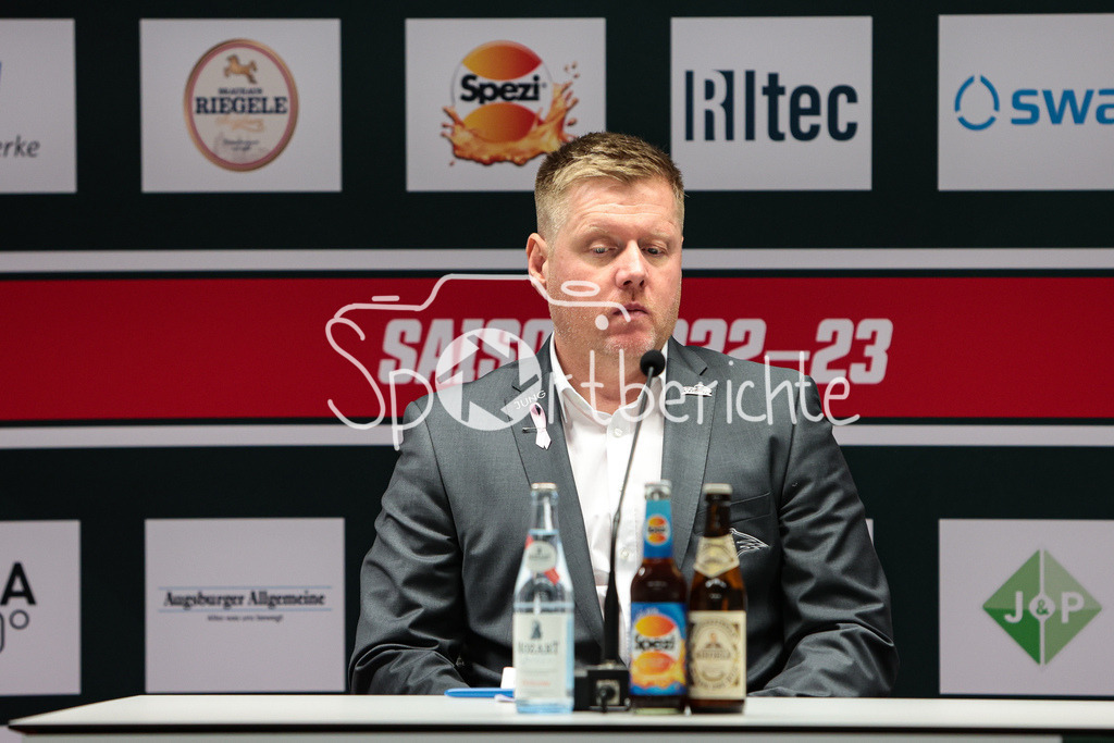 Augsburger Panther - Koelner Haie  | Panther Trainer Peter Russell auf der Pressekoferenz nach der Niederlage gegen Koeln