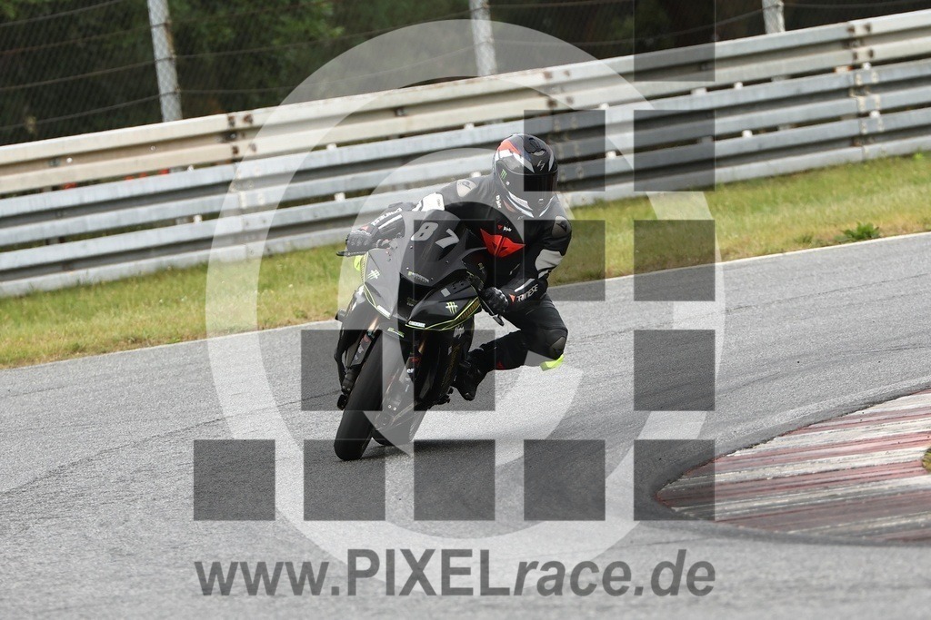 0087-20250908_10238 | Schöne Erinnerungen an spannende Momente - das festzuhalten ist unser Job. PIXELrace.de ist seit 2003 auf den Rennstrecken Europas unterwegs um die Action draußen beim Fahren und die wunderbare Stimmung imm Fahrerlager für euch einzufangen.