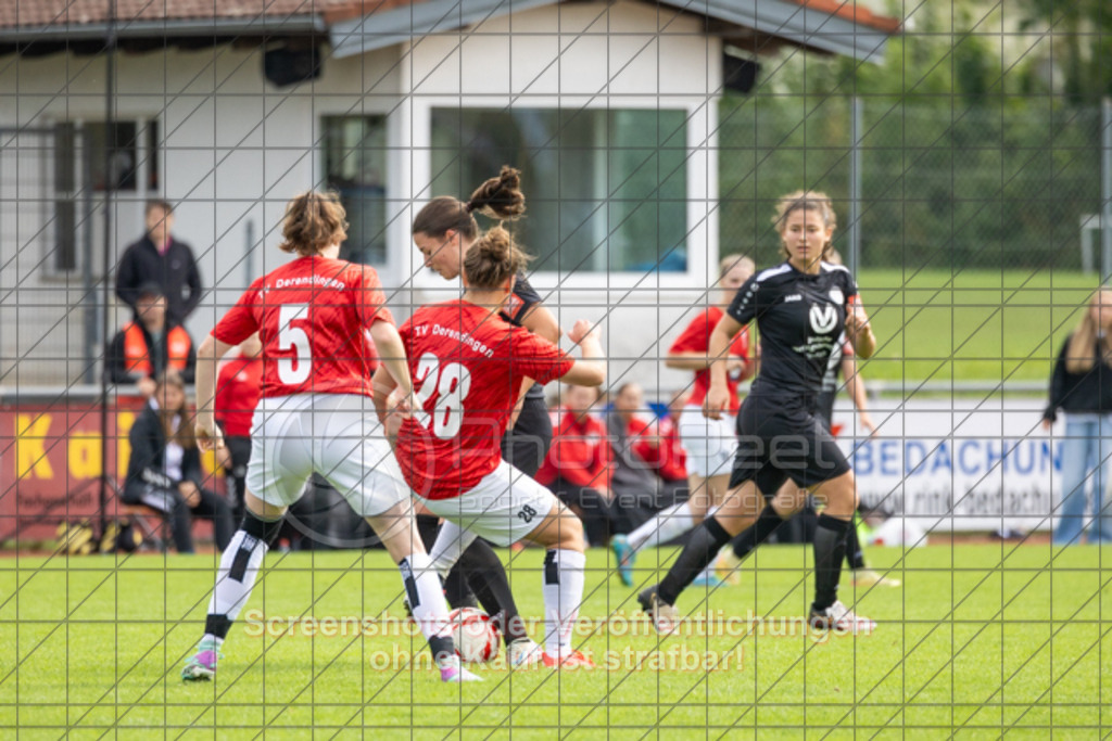 20250928_133952_0274 | #,1.FC Donzdorf (schwarz) vs. TV Derendingen (rot), Fussball, Frauen-Verbandsliga Württemberg, 03. Spieltag, Saison 2025/2026, Rasenplatz Lautertal Stadion, Süßener Straße 16, 73072 Donzdorf, 28.09.2025 - 13:00 Uhr,Foto: PhotoPeet-Sportfotografie/Peter Harich