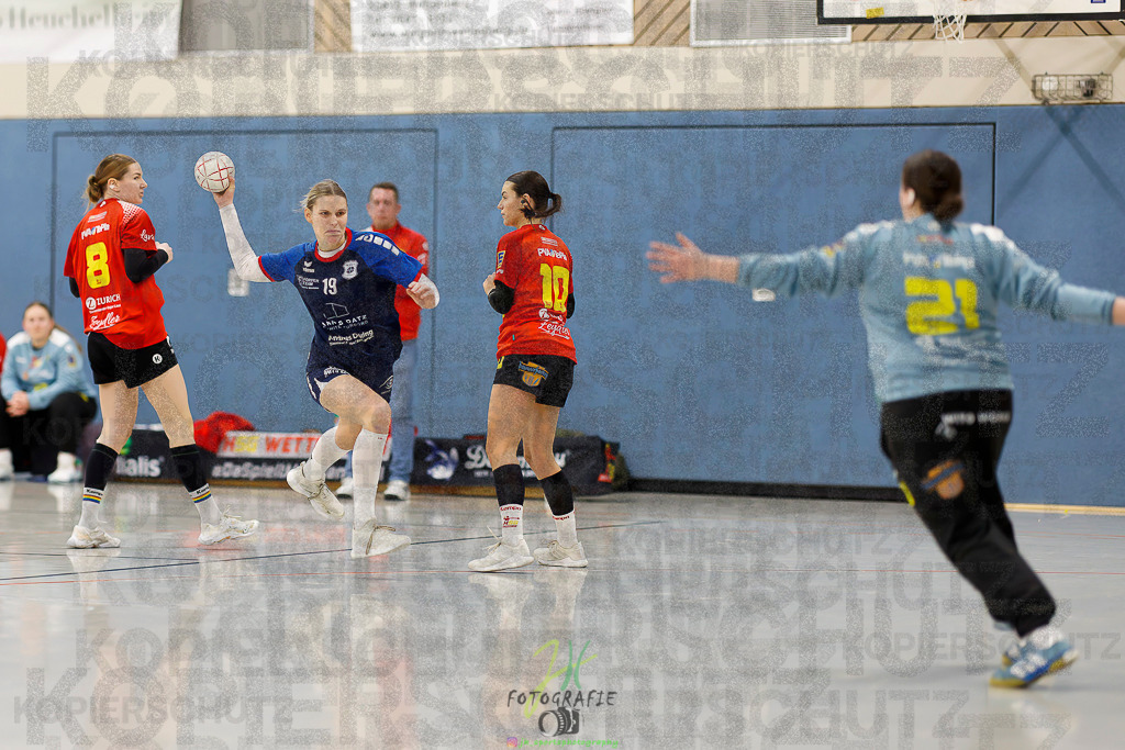 Frauen Regionalliga (HHV); HSG Wettenberg - TV Hüttenberg | Frauen Regionalliga (HHV); HSG Wettenberg - TV Hüttenberg am 06.12.2025 in Launsbach (Wettenberg) (Halle GS Launsbach (Wettenberg))Photo © 2025 - Jörg Heinrich - Realisiert mit Pictrs.com