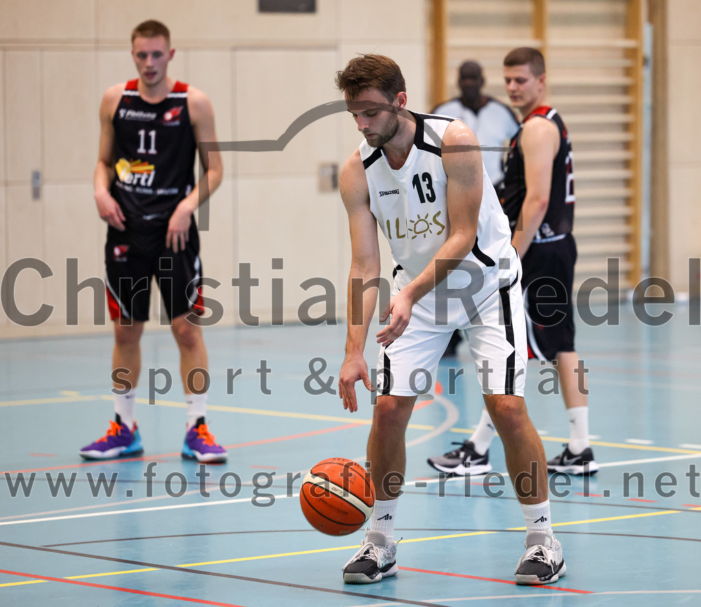 2022-10-16_022_TSV_Vaterstetten_gegen_Baskets_Vilsbiburg_2 | Vaterstetten, Deutschland, 16.10.2022:
Basketball, Bayernliga Herren Südost 2022 / 2023, 1. Spieltag, TSV Vaterstetten gegen Baskets Vilsbiburg 2, Endergebnis: 83:64

Konstantin Huber (TSV Vaterstetten, #13)

Foto: Christian Riedel / fotografie-riedel.net