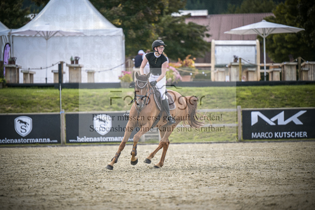 DOS_6710 | Entdecke hochwertige Reitturnierfotos von Foto Oger. Professionell, emotional und authentisch – jetzt Lieblingsmomente im Shop bestellen.Deutschlandweite Turnierfotografie. - Realisiert mit Pictrs.com