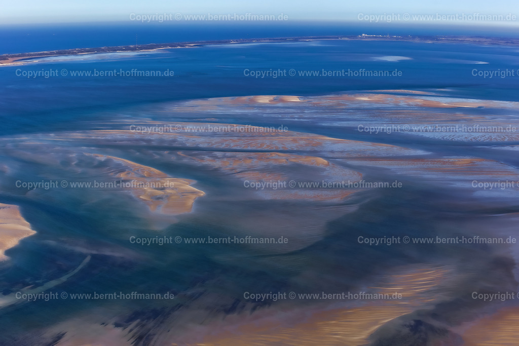 PLB_2429z_Watt_Amrum-Nord_90x60 | Luftbild, Wattenmeer nördlich der Insel Amrum, Sandbänke und Priele im Seegebiet zwischen Amrum und Sylt. - Realisiert mit Pictrs.com